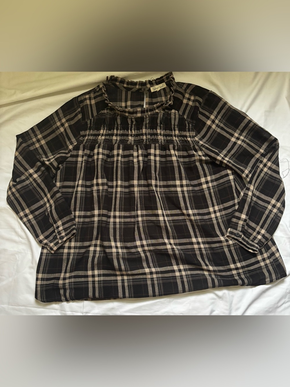 Indigo Soul Women’s Smocked Mock Neck Blouse in Black/Taupe Plaid Sz L